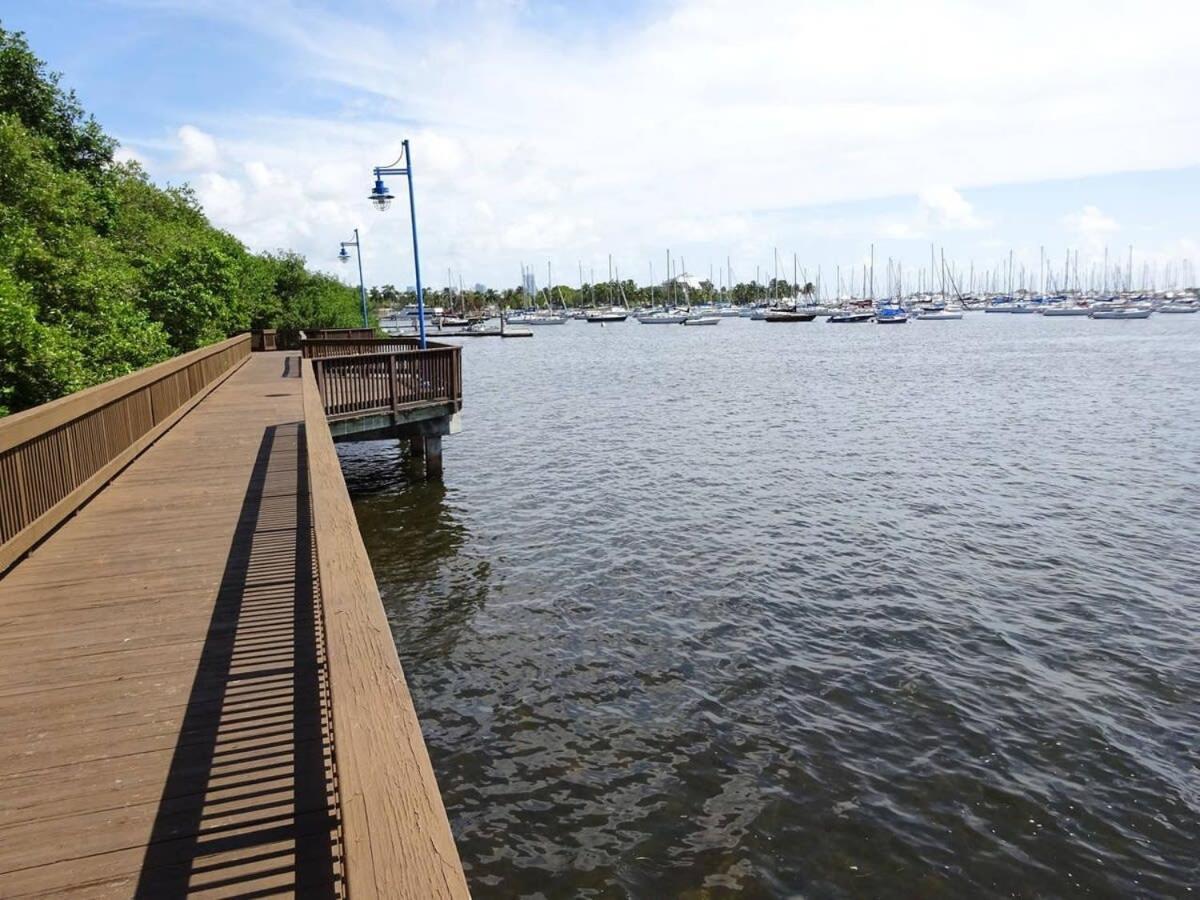 City View Balcony Steps From Restaurants, Peacock Park & Marina ไมอามี ภายนอก รูปภาพ